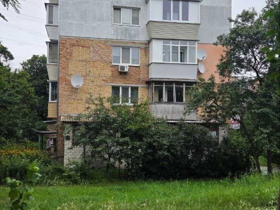 Продаж трикімнатної квартири по вул. Дніпровській 4 у м. Вишгороді Вышгород