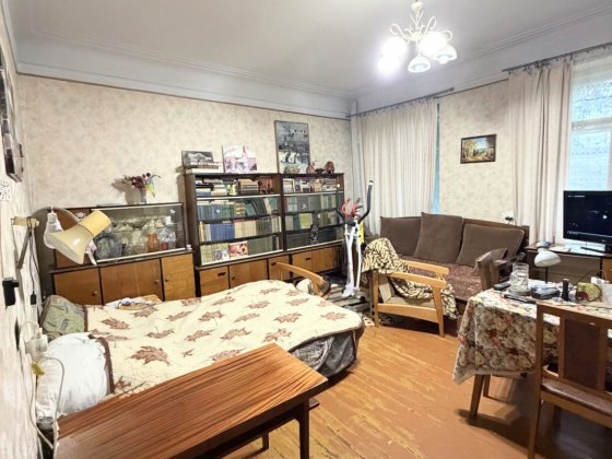 Продам 2ком. квартиру  Правый берег  Сталинка ул. Арсеничева Площадь 60м2 Каменское