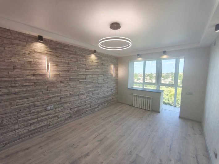 Продам 2-х комнатную рядом с центром - фото 1