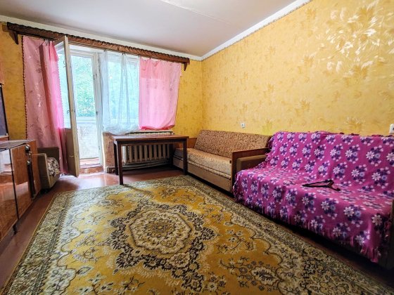 Велика трикімнатна квартира з автономним опаленням на Базарчику. Дубно