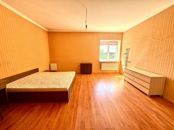 Продам дворівневу 3-к квартиру з ремонтом в Гостомелі Гостомель