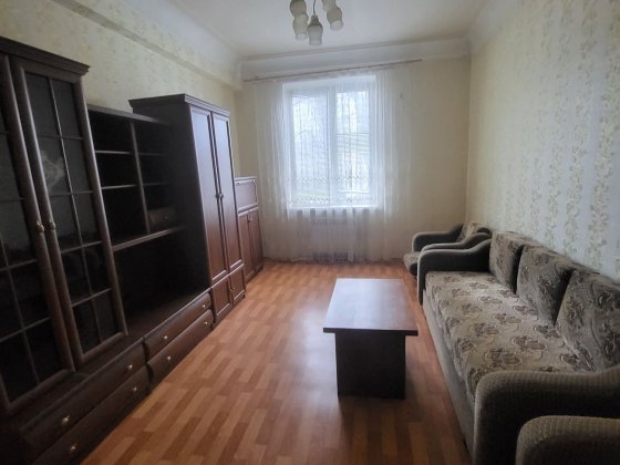 Продам 2 к ,Сталинка с А.О газ, р-н Площади.