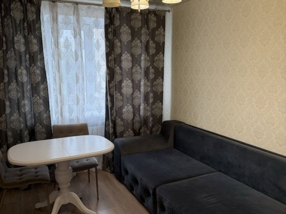 Продам Квартиру 3-х кімнатну/ Проспект Незалежності / 2 поверх/ Оренда не цікавить Изюм
