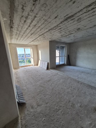 Двохярусна 2 к-на квартира з верандою в готовому будинку (84,8 м²) - фото 1