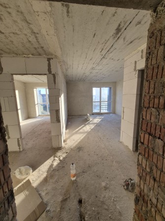 Однокімнатна простора квартира в готовому будинку (46 м²) - фото 1
