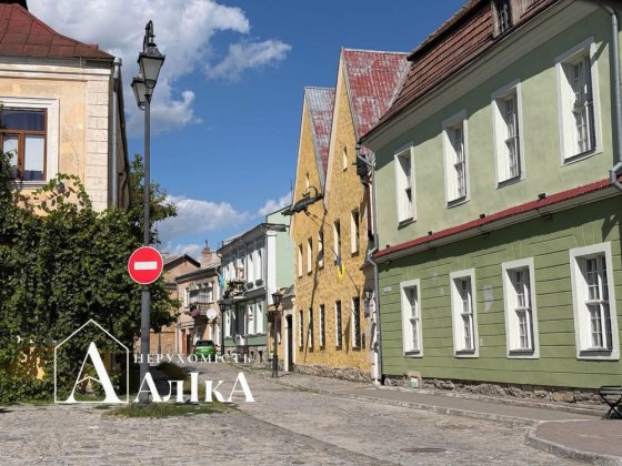 Продам 2-кімнатну квартиру в серці Старого міста! Каменец-Подольский