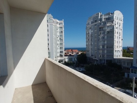 Велика двокімнатна квартира в новобудові біля моря Черноморск