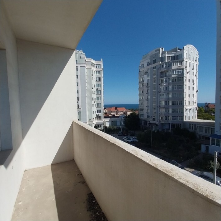 Велика двокімнатна квартира в новобудові біля моря - фото 1