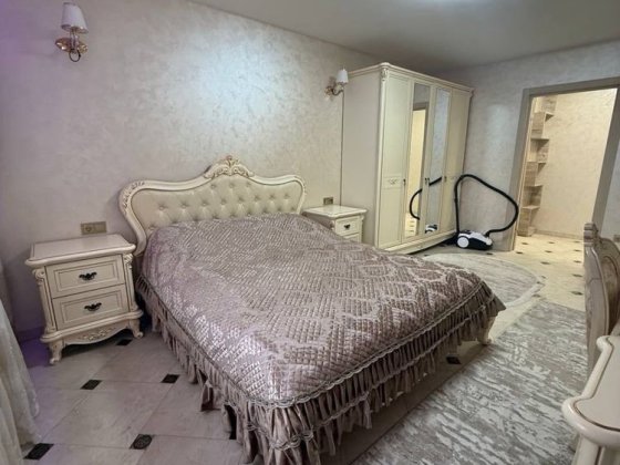 Продам 2-кімнатну квартиру в центрі Каменец-Подольский