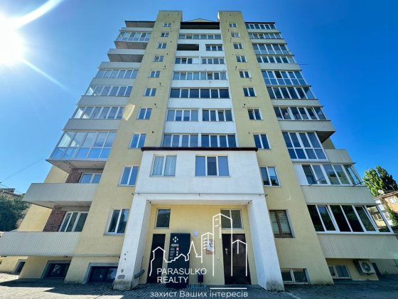 Продам 3-кімнатну квартиру поряд із центром міста Каменец-Подольский