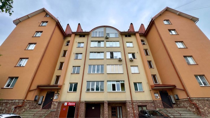 ПРОДАЄТЬСЯ ДВОРІВНЕВА квартира в чудовому районі - фото 1