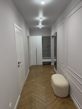 Продається 2-ох кімнатна квартира 64,6 м2  з власною терасою та кладовою. - фото 1