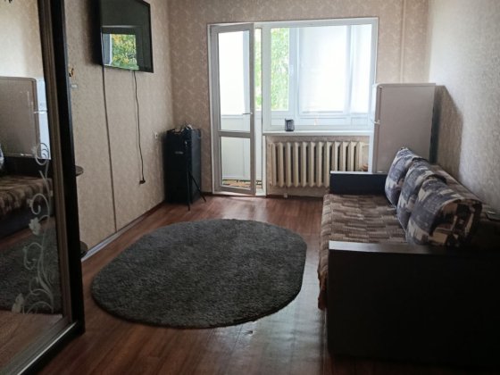 Продається 2 - кімнатна квартира в Центрі Коростень