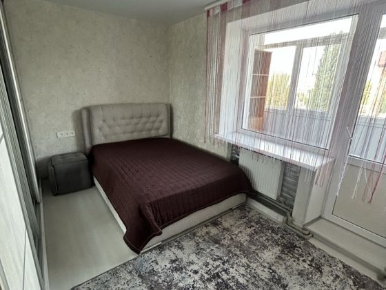 Продається 1-к квартира(перероблена в 2-к) в районі з/д лікарні з меблями та технікою Коростень