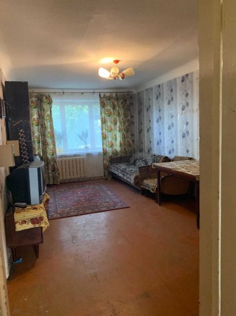Продаю  2 кімнатну квартиру  в центрі міста, перший поверх - фото 1