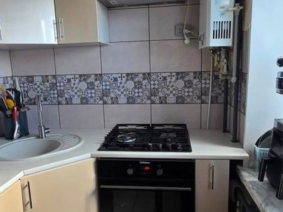 Продається однокімнатна квартира з меблями та технікою в районі Київська Коростень