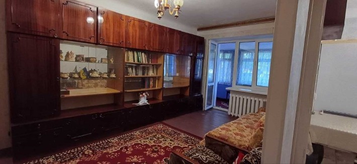 Готова до проживання євро 3к квартира з балконом та кладовою - фото 1