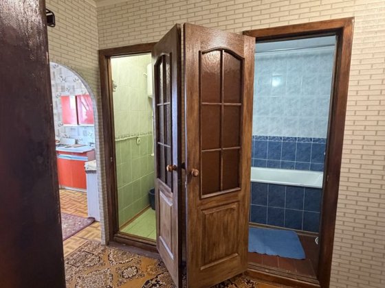 Продам велику 1-ку « чешку»на 6-му районі Лозовая