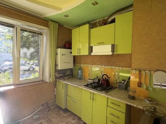 Продам 3-х кім.кв з автономним оп, колясочною  та  майстерньою. Лозова