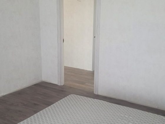 Продам квартиру 3 кімнати Лозова
