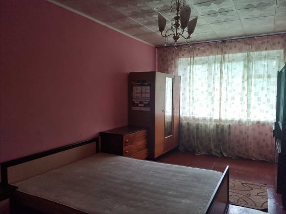 Продам 2-о кімнатну квартиру на 1-му мікрорайоні Лозовая