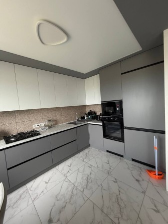 Продам 4 кімнатну квартиру в центральній 9-ти прверхівці - фото 1