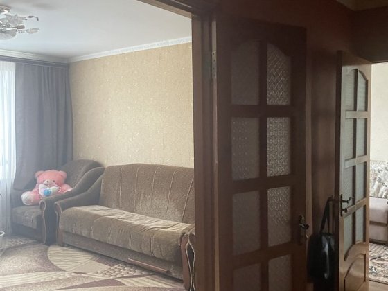 Продам 2 х комн квартиру в центре 3 этаж. Без оренды Лозова