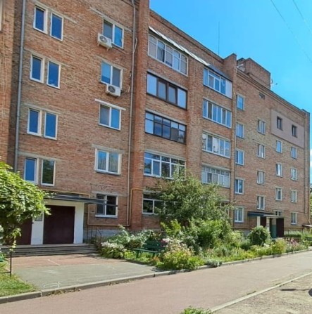 Продам простору чотирикімнатну квартиру в місті Ніжин - фото 1