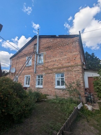 ПРОДАМ НЕДОРОГУ КВАРТИРУ з прекрасною локацією, в центрі м. Ніжина по вул. Гімназійна. Район: Універ - фото 1