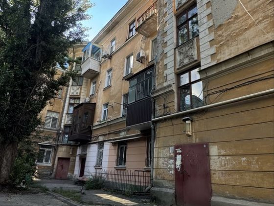 Продаж 1-но кімнатної квартири , центр , сталінка , під ремонт . За готівку  продаж . Самар