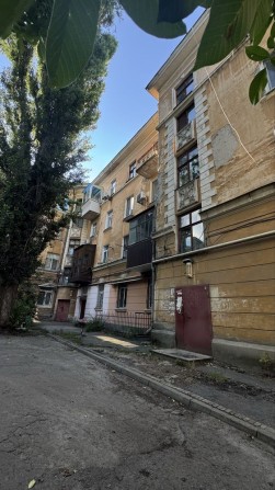 Продаж 1-но кімнатної квартири , центр , сталінка , під ремонт . За готівку  продаж . - фото 1
