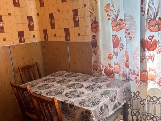 2 кімнатна квартира з автономним опаленням на першому поверсі Ромны