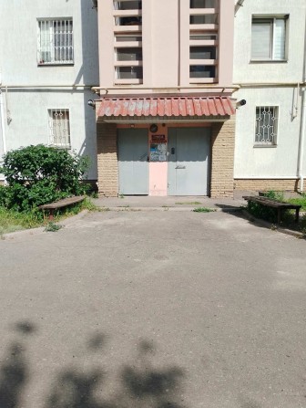 Продається простора 2-кімнатна квартира у місті Ромни - фото 1