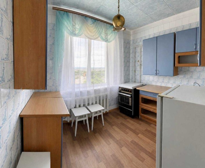 Продається простора 3-кімнатна квартира площею 63,6 м² у місті Ромни, вул. Гетьмана Мазепи. - фото 1