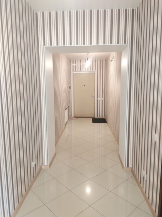 Нова трикімнатна квартира в центрі міста Ромни - фото 1