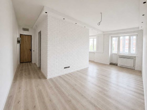 Продам 2-кімнатну квартиру-студію 55 м² з ремонтом у центрі Ромнів Ромны