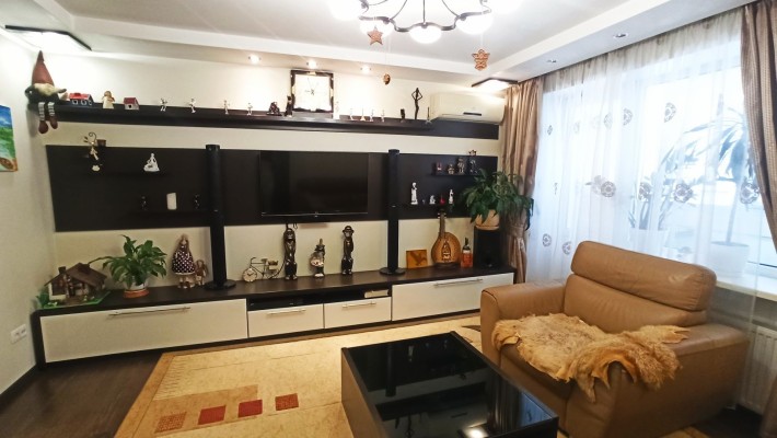 Продам большую 3-к. квартиру в центре с автономным отоплением и качественным ремонтом - фото 1