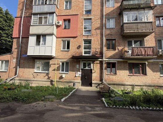 Продається 2-х кімнатна квартира в ЦЕНТРІ Сміла