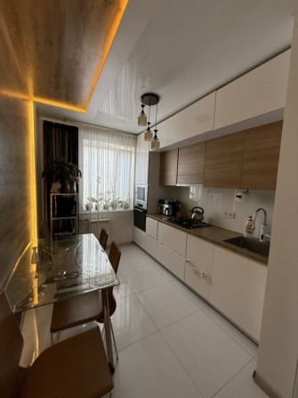 Продам 3-комнатную квартиру - фото 1