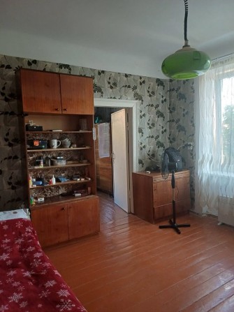 Двохкімнатна високогабаритка на другому поверсі - фото 1