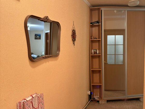 Продається своя 2к квартира в Синельниково вул. Затишна 106