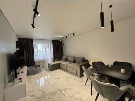Продам квартиру , Власник , 92 квадрати , з новим ремонтом ! Угринов