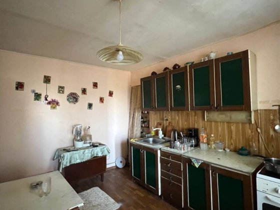 ТЕРМІНОВИЙ. Продаж 4-кімнати. Вул. Тисминецька, 248. Біля АТБ. Цегляний будинок. Все залишається? Микитинці