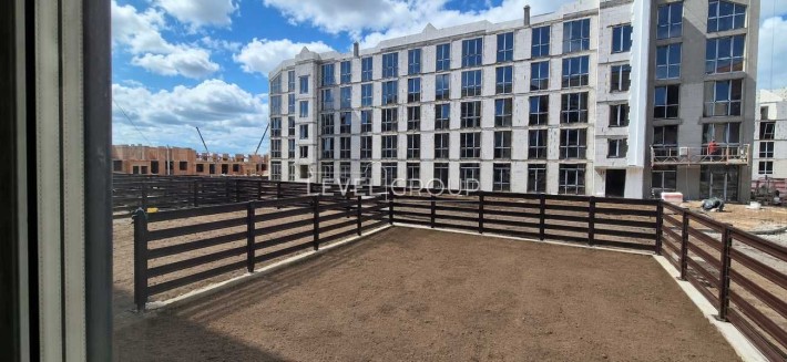 ПРОДАМ однокімнатну квартиру з власним двориком в ЖК Smart Residence Святопетрівське, вул. Свободи 5 - фото 1