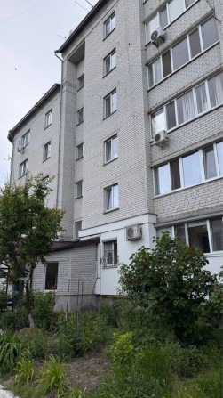 Терміновий продаж квартири в центрі Немішаєва - фото 1