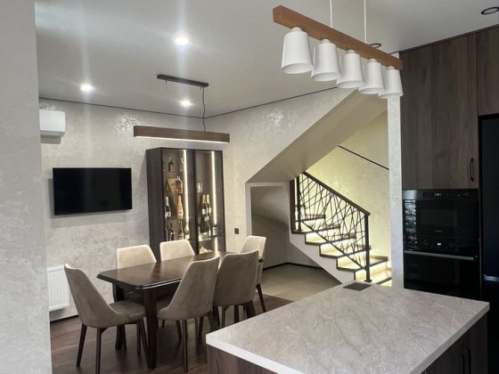 Продаж трирівневої квартири 180 м² + гараж біля підʼїзду Сокільники