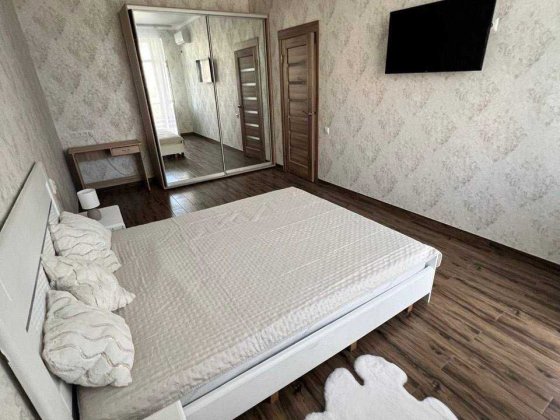 Продам просторную 1-комн. квартиру в КАДОР на ул. Сахарова с  Большой ЛОДЖИЕЙ Крыжановка