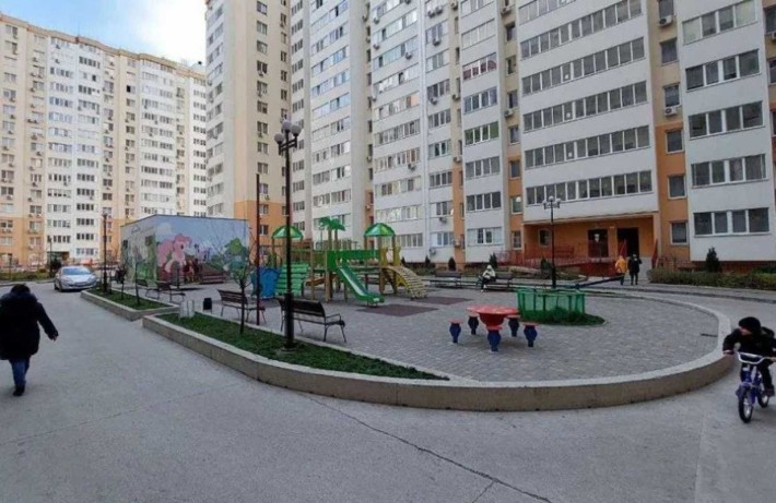 Продам однокомнатную квартиру в ЖК Радужный. Состояние от строителей. Площадь 38 кв.м. - фото 1