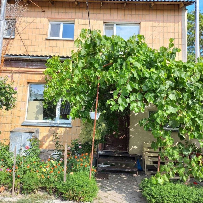 Продається в м.Хорол 3-кімнатна квартира в 2-х рівнях. - фото 1