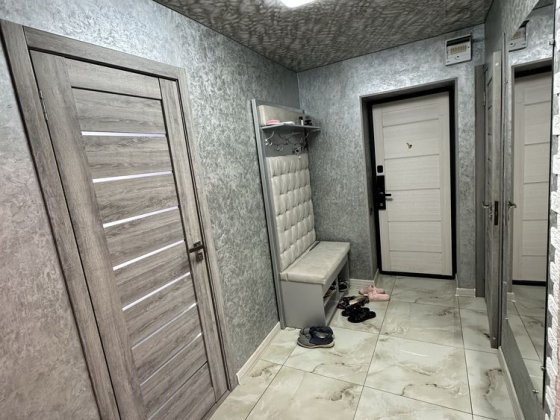 Продаж 3-кімнатної квартири  Продається затишна 3-кімнатна квартира з євроремонтом на 2 поверсі. Тростянець
